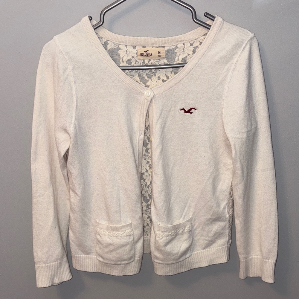 ๐ฅ2/$33๐ฅ Hollister Cream Button Up Cardigan with Lace Back